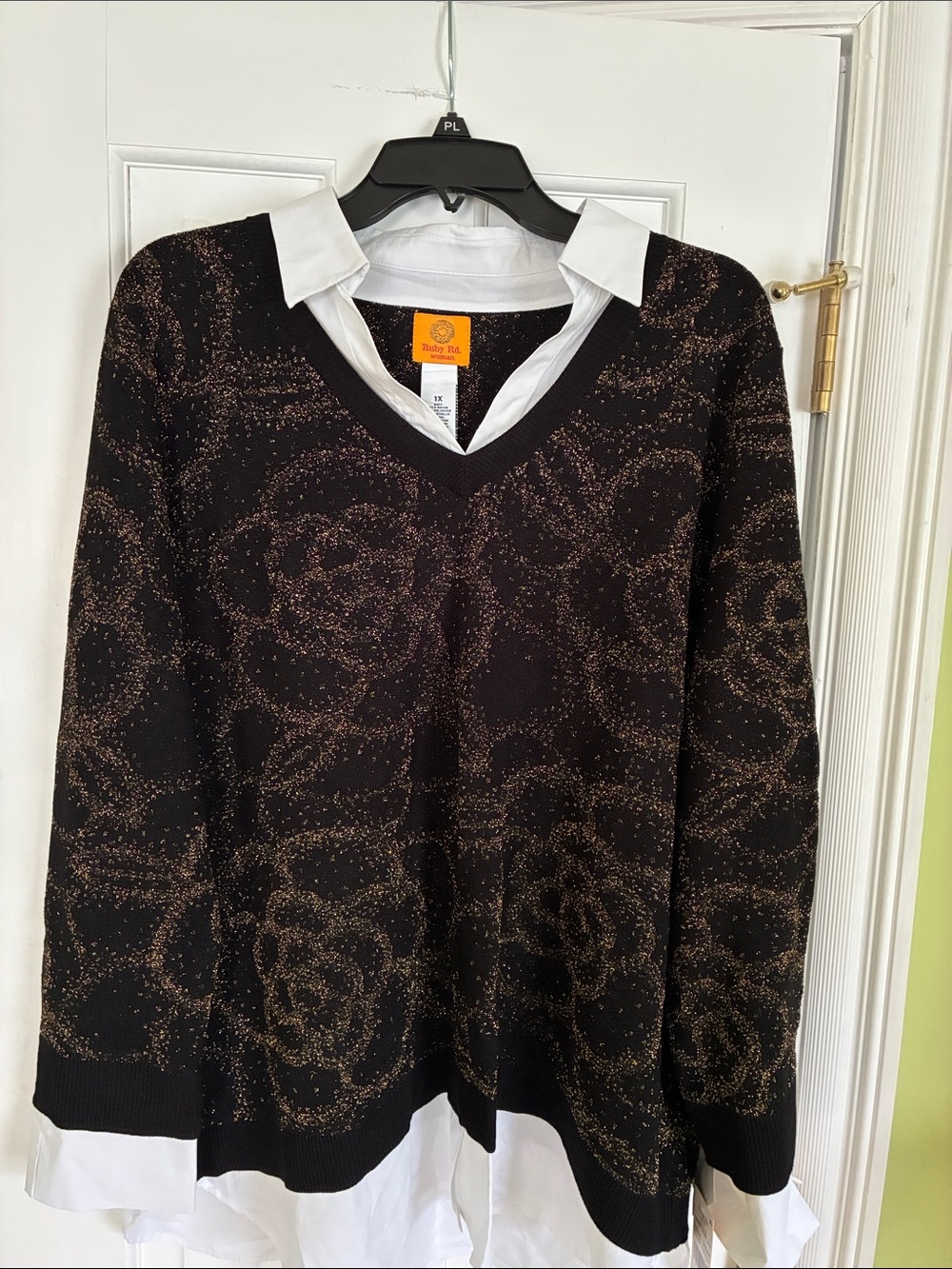 NWT Ruby Rd. Black V-Neck Sweater with Gold Floral Sparkle.Size 1X